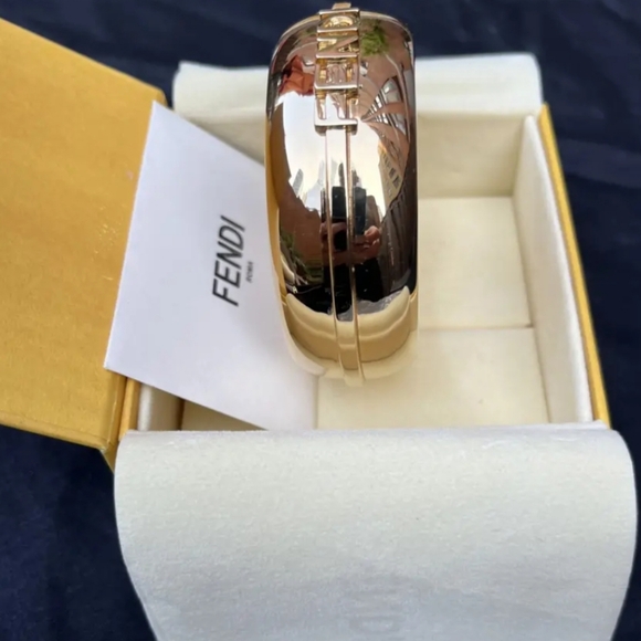 Fendi The Fendista bracelet/ Runway Piece/ Never Worn/ Gorgeous 😍 - Picture 1 of 7